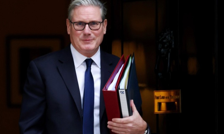 Стармър към Тръмп: Великобритания сама решава според интересите си